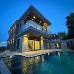 Çeşme Yalı’da Plaja 50m Mesafede , 4 Oda 1 Salon , Tam Müstakil Villa