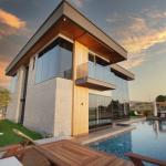 Çeşme Fenerburnu Bölgesinde Ultra Lüks , 5 Oda 2 Salon , Deniz Manzaralı Villa