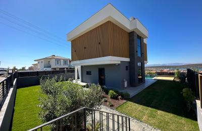 Çeşme Reisdere'de Deniz Manzaralı , Tam Müstakil , Havuzlu , Lüks Villa