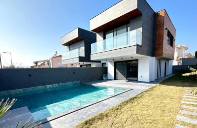 Çeşme Alaçatı Çarşıya 5 dk Mesafede , 4 Oda 1 Salon , Havuzlu Modern Villa