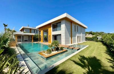 Çeşme Dalyan’da , Tam Müstakil , 5 Pda 1 Salon Ultra Lüks Villa