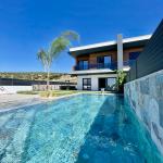 Çeşme Reisdere’de 4 Oda 1 Salon , Deniz Manzaralı , Hamam , Sauna , Müstakil Havuzlu