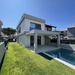 Çeşme Alaçatı Çamlık Yol Yakını , Müstakil Havuzlu Villamız Yeni Sahibini Bekliyo