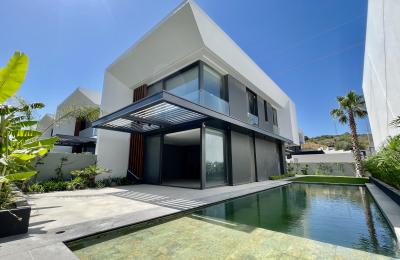 Çeşme Alaçatı’da , 4 Oda 1 Salon , Tam Müstakil , Havuzlu , Modern Villa