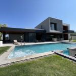 Çeşme Mamurbaba’da Modern Mimariye Sahip , Tam Müstakil , Ultra Lüks Villamız Yeni Sahibini Bekliyor.