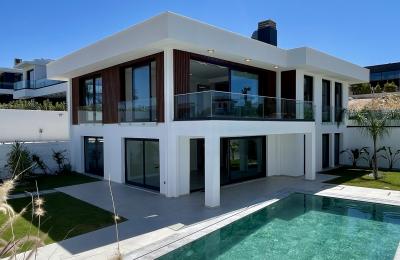 Çeşme Dalyan’da , Tam Müstakil , 6 Oda 2 Salon , Geniş Bahçeli Villa